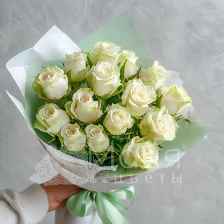 15 белых роз российских