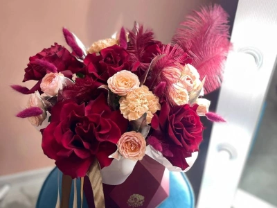 Композиция с французскими розами «Пламя»