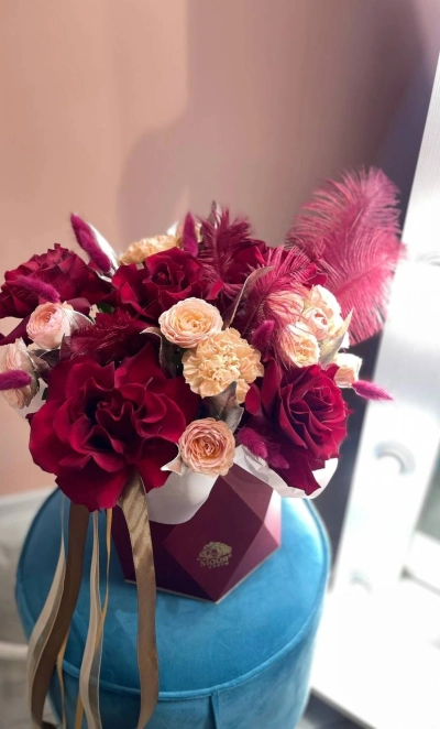 Композиция с французскими розами «Пламя»