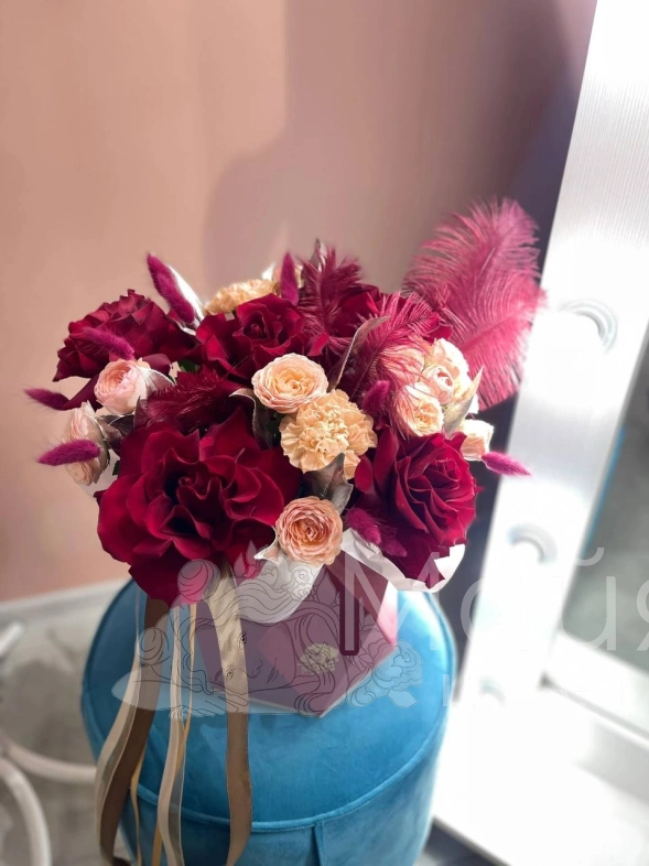 Композиция с французскими розами &laquo;Пламя&raquo;