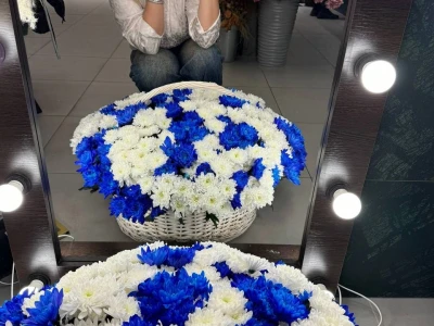 Корзина «101 кустовая хризантема»