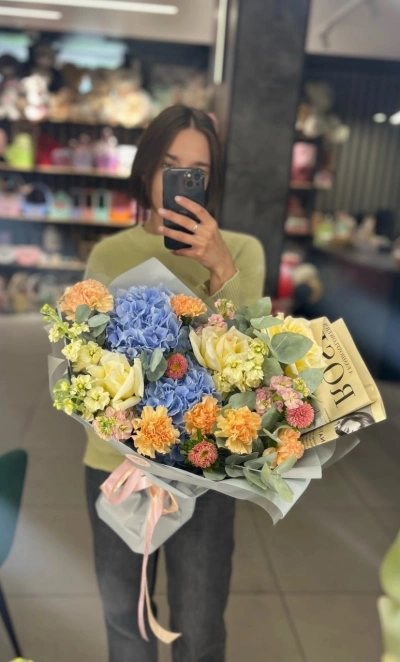 Букет с гортензией «Летний»