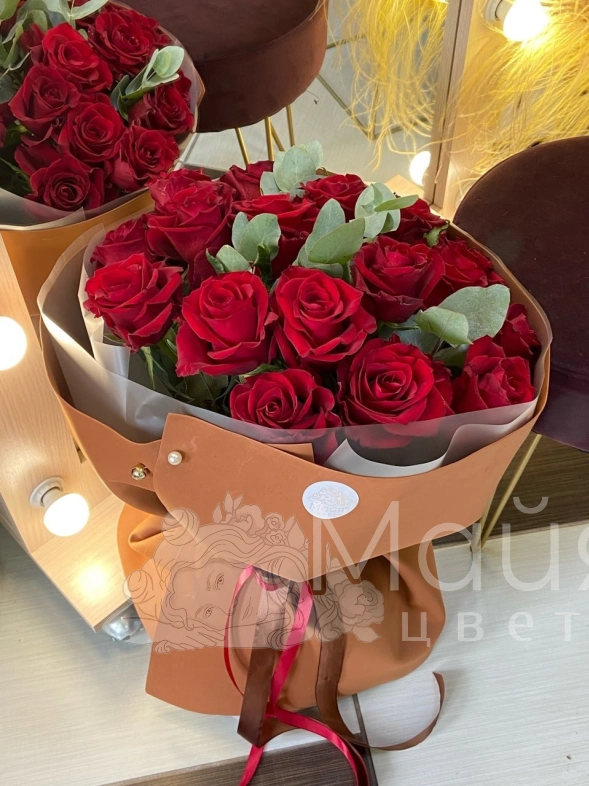 Букет из 17 алых роз &laquo;Любящее сердце&raquo;