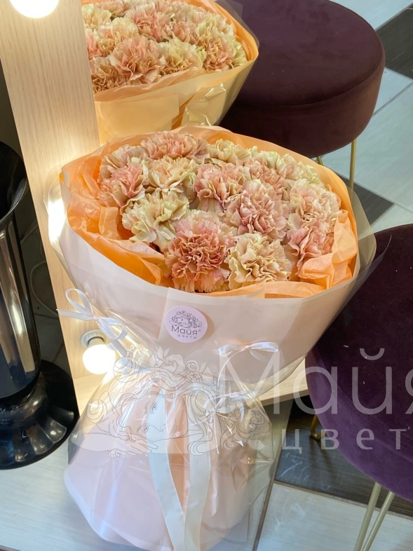 Букет из 15 гвоздик &laquo;Бабочки счастья&raquo;