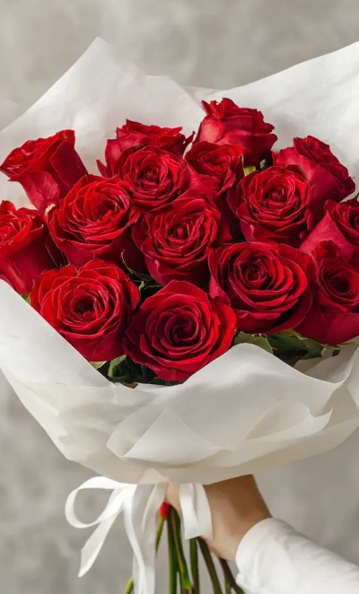 15 красных российских роз 60 см.