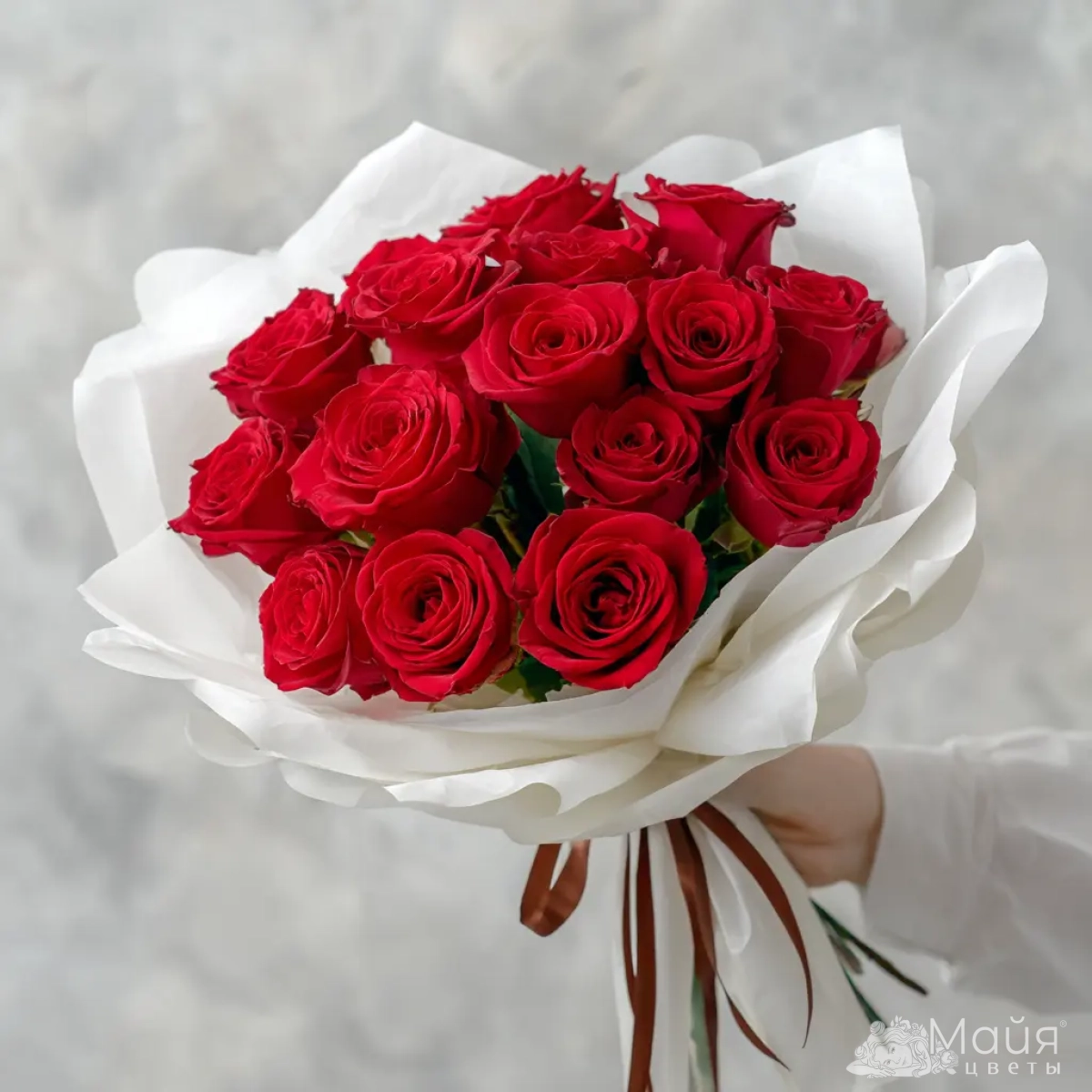 15 красных российских роз 60 см.