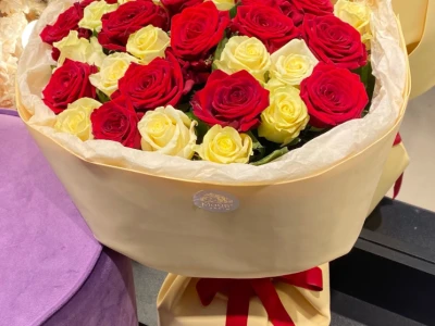 Букет из 31 розы «Алый закат»