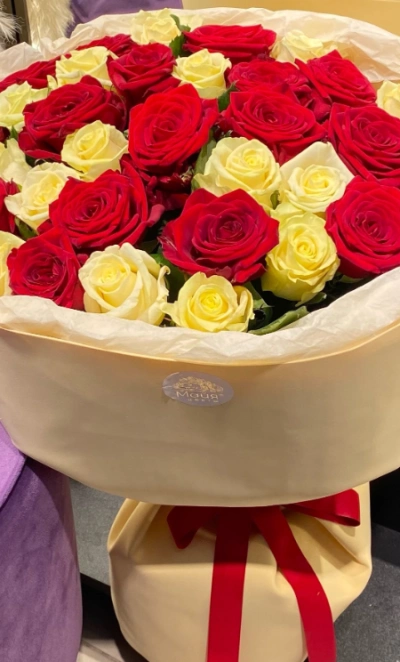 Букет из 31 розы «Алый закат»