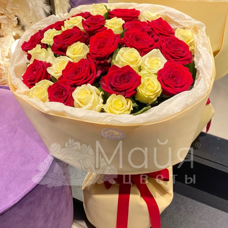 Букет из 31 розы &laquo;Алый закат&raquo;