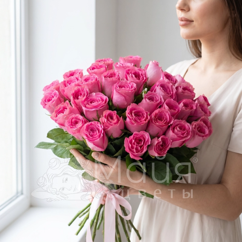 Букет из 35 розовых Кенийский роз 40 см. в тканевой ленте