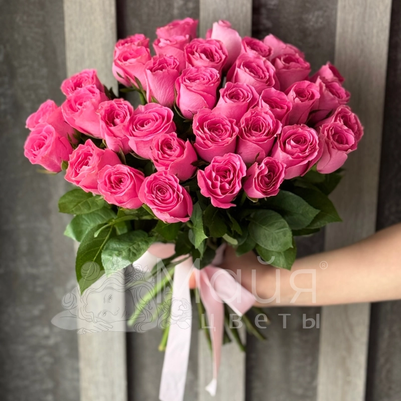 Букет из 35 розовых Кенийский роз 40 см. в тканевой ленте