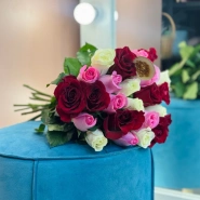 Букет из 25 Кенийский роз микс 40 см в тканевой ленте. 1