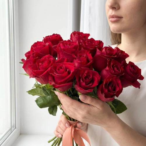 Букет из 15 красных роз «Алая страсть»