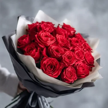 Красные розы «Поцелуй заката»