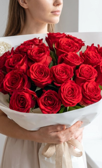 Букет из 21 красной розы 50 см. «Алое признание».