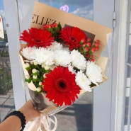 Букет с герберами &laquo;Ритмичное сердце&raquo; 1