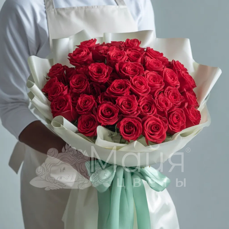 Красные розы &laquo;Пылающий комплимент&raquo;